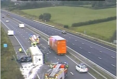 A Crash leaves 24 tonnes of flour on the M5- Delays 