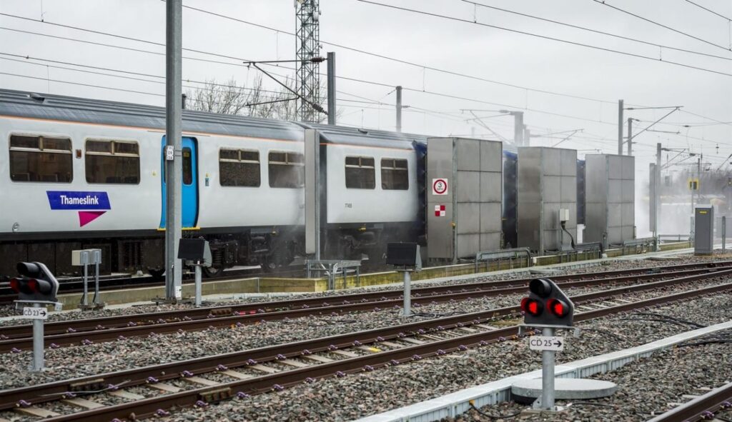 Loughborough Junction: Three killed by train in south London