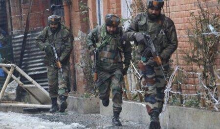 Breaking News: Indian Army shoots 10 people & Kills 1 & Pakistani Army kills 3 Indian soldiers