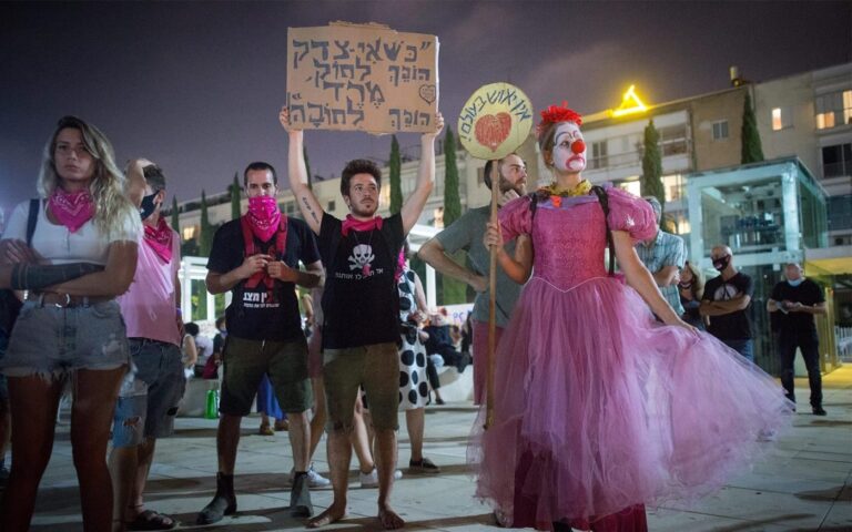 Hundreds of Israelis protest new Covid-19 lockdown