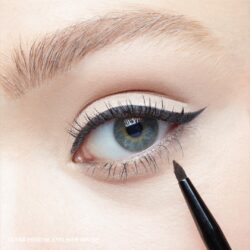 Eye liner makeup tutorial