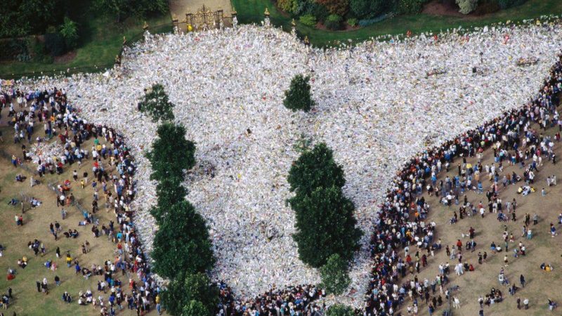 princess diana funeral princess diana 60 london kensington palace princess diana statue unveiling kensington palace