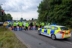 Eco-mob grinds M25 London to a HALT: Furious drivers clash with XR splinter group