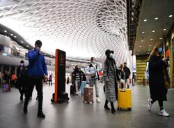 Armed police evacuate hundreds from Kings Cross station over ‘suspicious package’