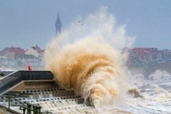 Storm Eunice: London added to red weather warning amid ‘danger to life’