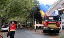 Hot air balloon crash lands on Melbourne rooftops