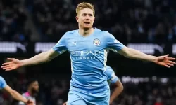 De Bruyne scores four to send Man City clear