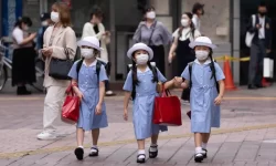 Japanese children allowed to talk again over lunch as Covid cases fall