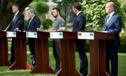 Ukraine war: Macron, Scholz and Draghi back EU candidate status for Ukraine