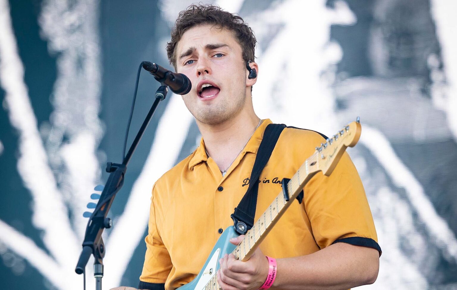 Sam Fender cancels shows to focus on mental health