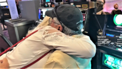 Twitch streamer catches moment elderly couple wins £9,000 on slots 