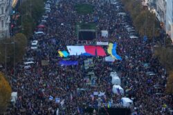 Tens of thousands of Czechs show their support for Ukraine