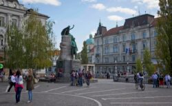 Slovenians choose president with no clear winner in sight