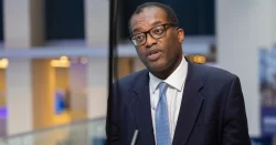 Kwasi Kwarteng cuts US trip short and flies back to London for crisis talks