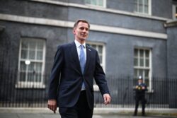 Interest rates UK – latest: Hunt ‘weighs rise in capital gains tax’ to plug £50bn black hole