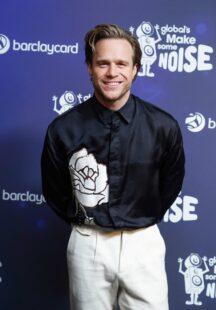Olly Murs ignores misogynistic lyric drama by playfully signing new album for fan with cheeky messages