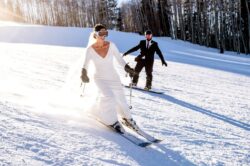 Wedding photographer makes thousands from lucrative niche – capturing newlyweds skiing