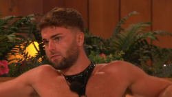 Love Island fans convinced Tom Clare already knows new bombshell Claudia Fogarty due to key piece of evidence