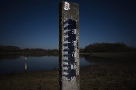 France’s unprecedented winter sees 31 days without rain 