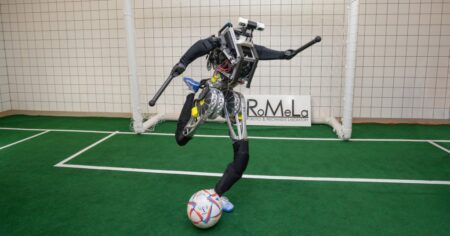 People are praising this robot as ‘better than Messi’