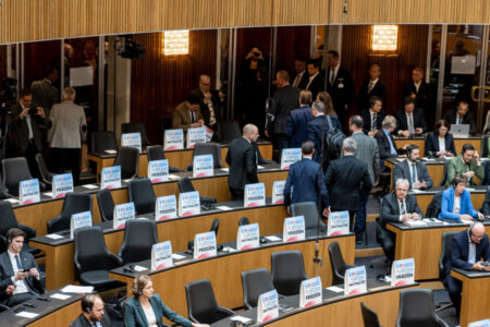 Austria’s far-right walk out during Zelensky speech 