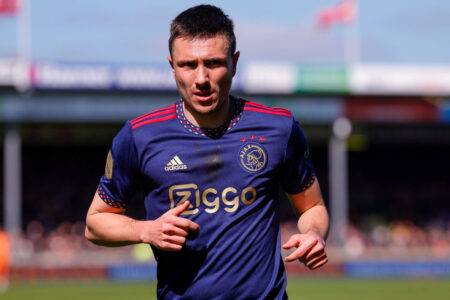 Ajax midfielder Steven Berghuis punches fan after FC Twente defeat