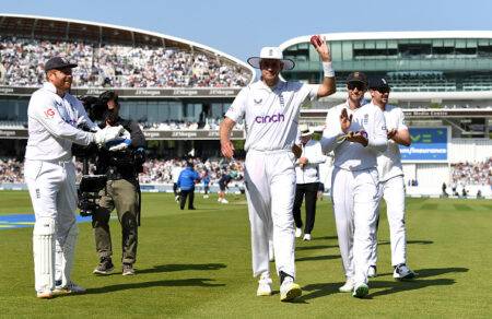 Stuart Broad and Ben Duckett star as England kick-start Ashes summer in style