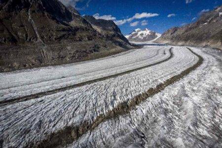 Switzerland referendum: Voters back carbon cuts as glaciers melt