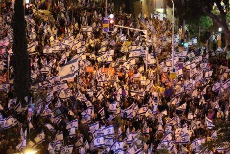 Tens of thousands of Israelis protest against proposed judicial reform