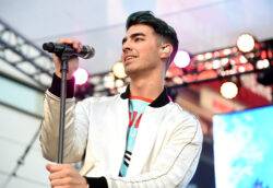 Joe Jonas literally pooed himself on stage: ‘It was a bad day to wear white’