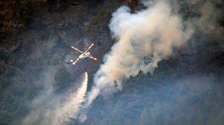 Cool weather overnight helps Tenerife firefighters battle wildfire