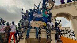 Hundreds rally in Niger, denouncing France, as the country’s new junta seeks to justify its coup