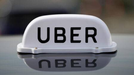 French taxi drivers sue Uber over unfair competition