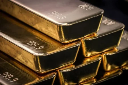 Gold hits record-high