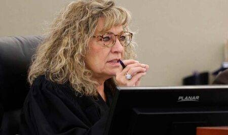 Violent defendant leaps at judge, sparks brawl in Las Vegas courtroom