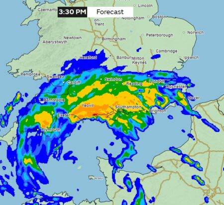 Map shows path of storm set to bring two inches of rain after Storm Henk floods