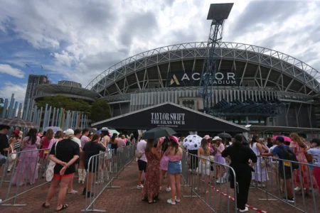 Taylor Swift concert in chaos as stadium evacuated due to lightning strikes and fans involved in bus crash