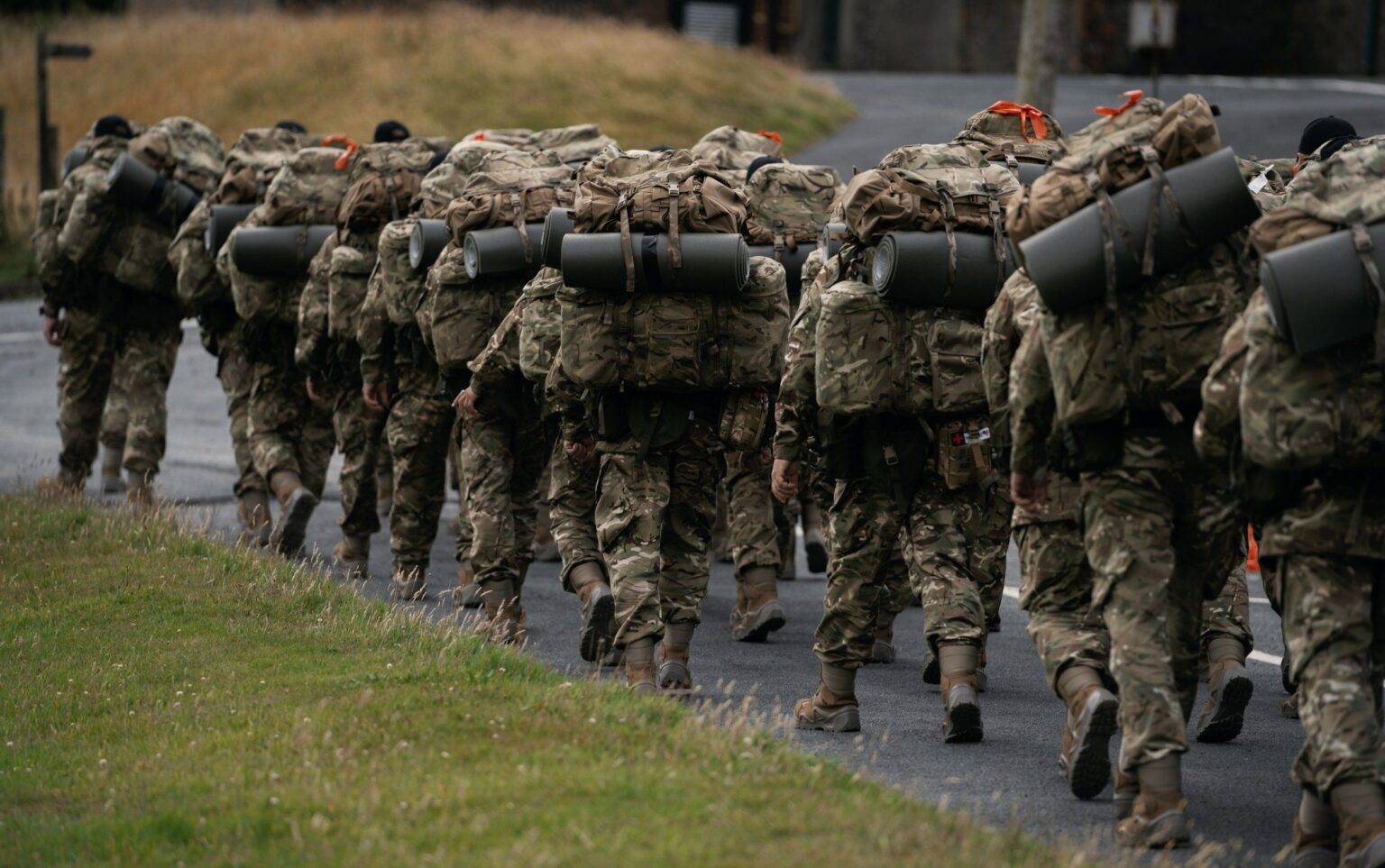 ‘Hollowed-out’ UK forces not ready for Russia war  – Paper Talk