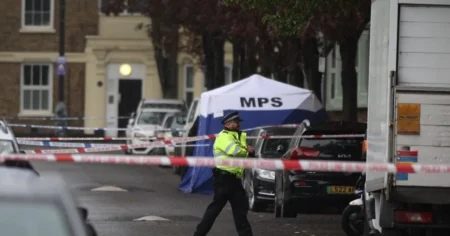 London Tower Hamlets stabbing sees murder investigation launched by Met Police | UK News