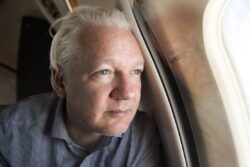 Julian Assange flying back to Australia after leaving US court a free man