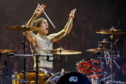 Blink-182 spark outrage over ’embarrassing’ 00 Travis Barker meet and greet