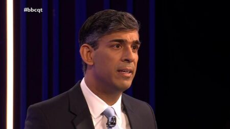 ‘Rishi Sunak attacks Nigel Farage’ – Paper Talk 