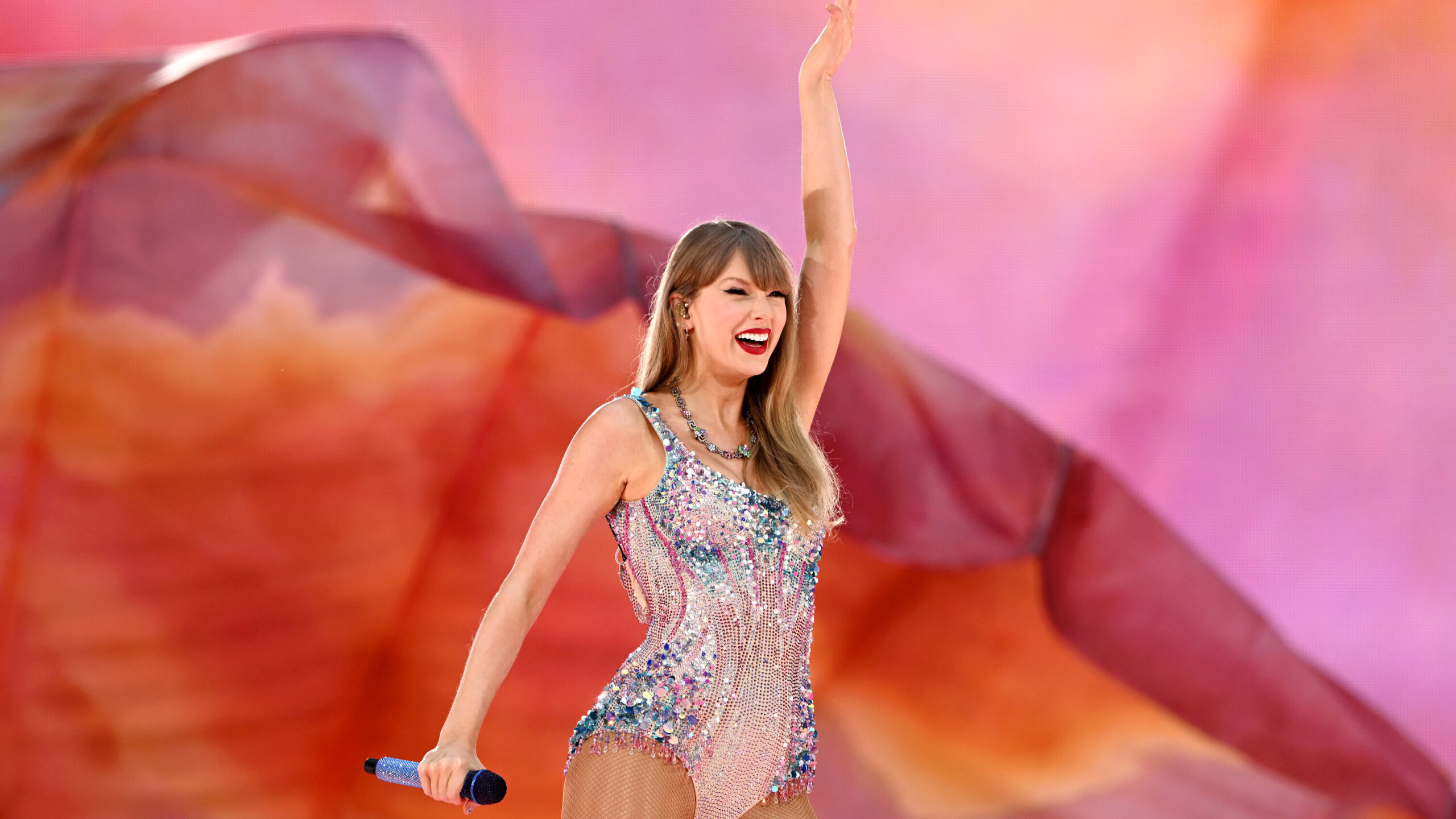 Trump falsely implies Taylor Swift endorses him Trump falsely implies Taylor Swift endorses him