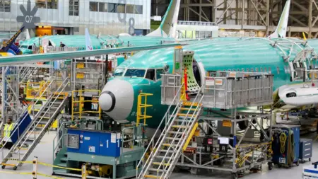 Boeing offers staff 25% pay hike in bid to avoid strike