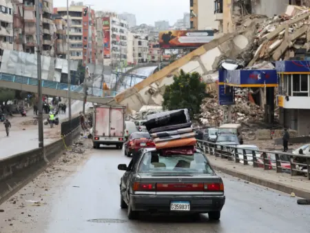 Thousands return to southern Lebanon amid uneasy ceasefire